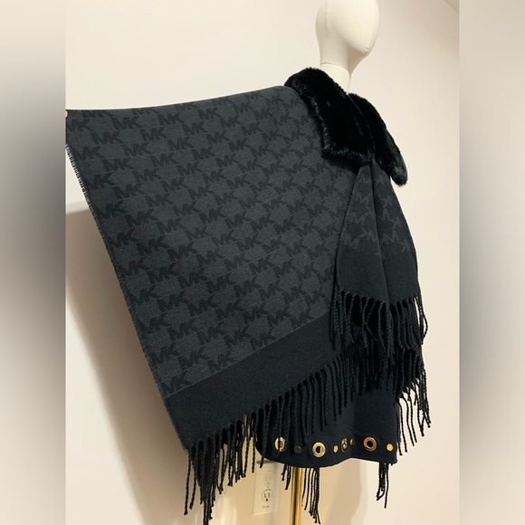 Michael Kors Black Square Cape Scarf with Fur Neckline - Picture 1 of 17